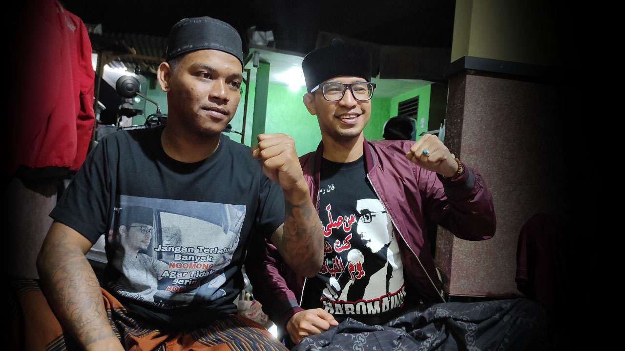 Gus Romi (berjaket) bersama seorang mantan preman.